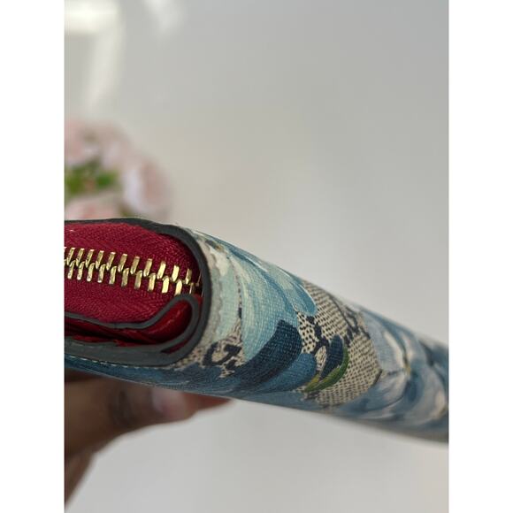 Gucci GG Blooms Supreme zip-around wallet in blue and red leather - Picture 8 of 12